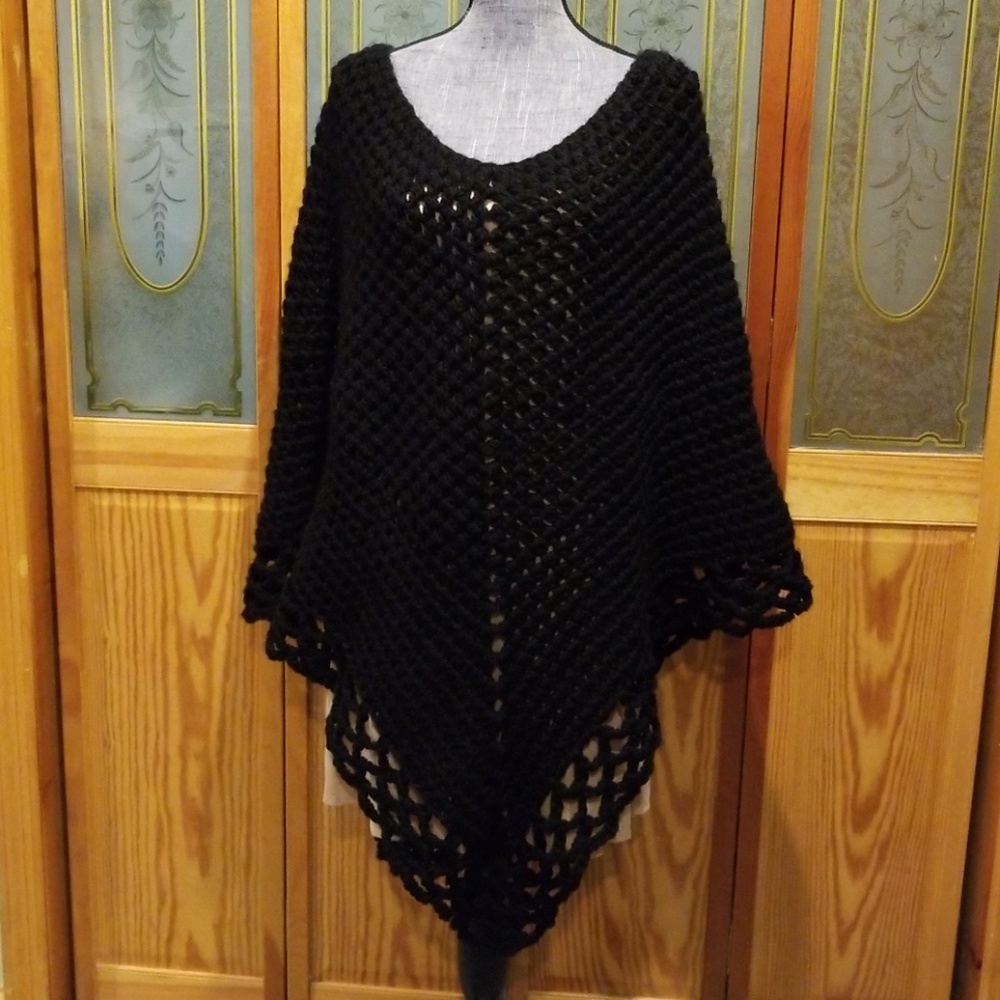 Handmade black soft poncho - Picture 1 of 5